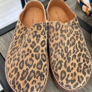 Leopard lucky brand slip on shoes, so pretty!!! Women’s size 10 excellent